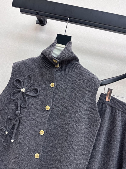 Chan NEW sleeveless knitted suit