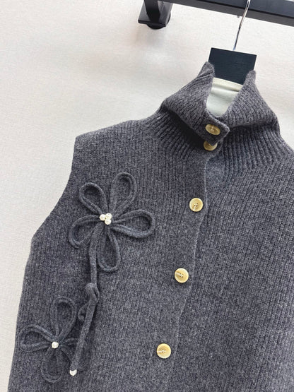 Chan NEW sleeveless knitted suit