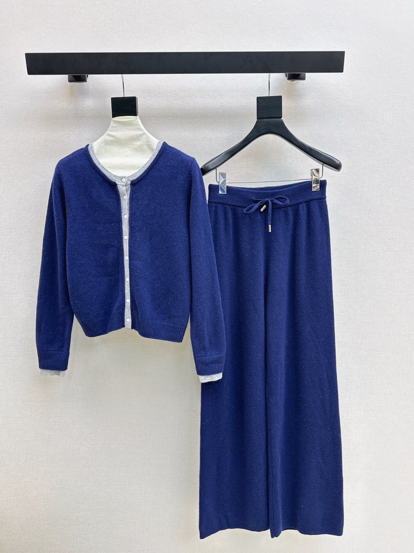 Loro NEW knitted suit