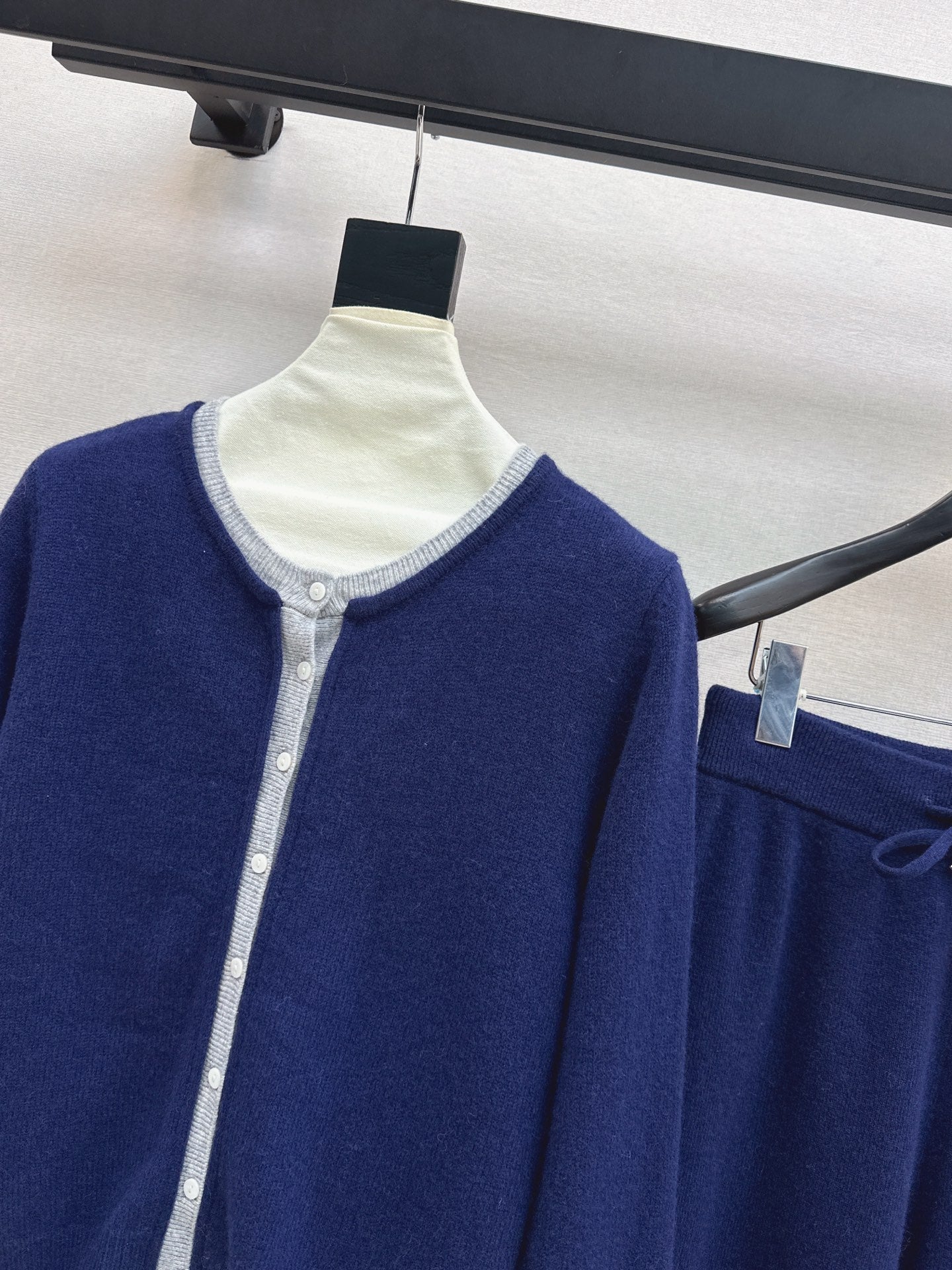 Loro NEW knitted suit