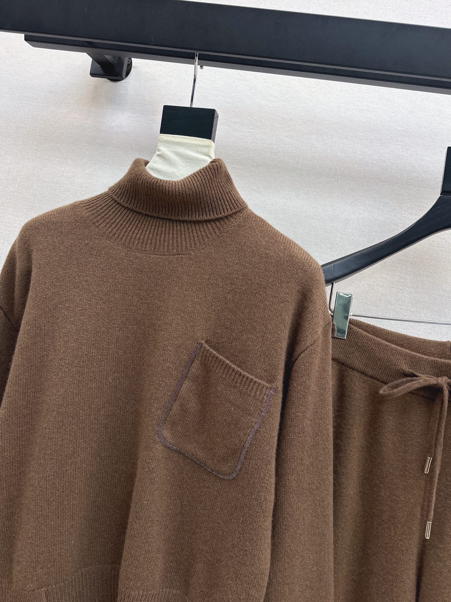 Burne NEW knitted suit