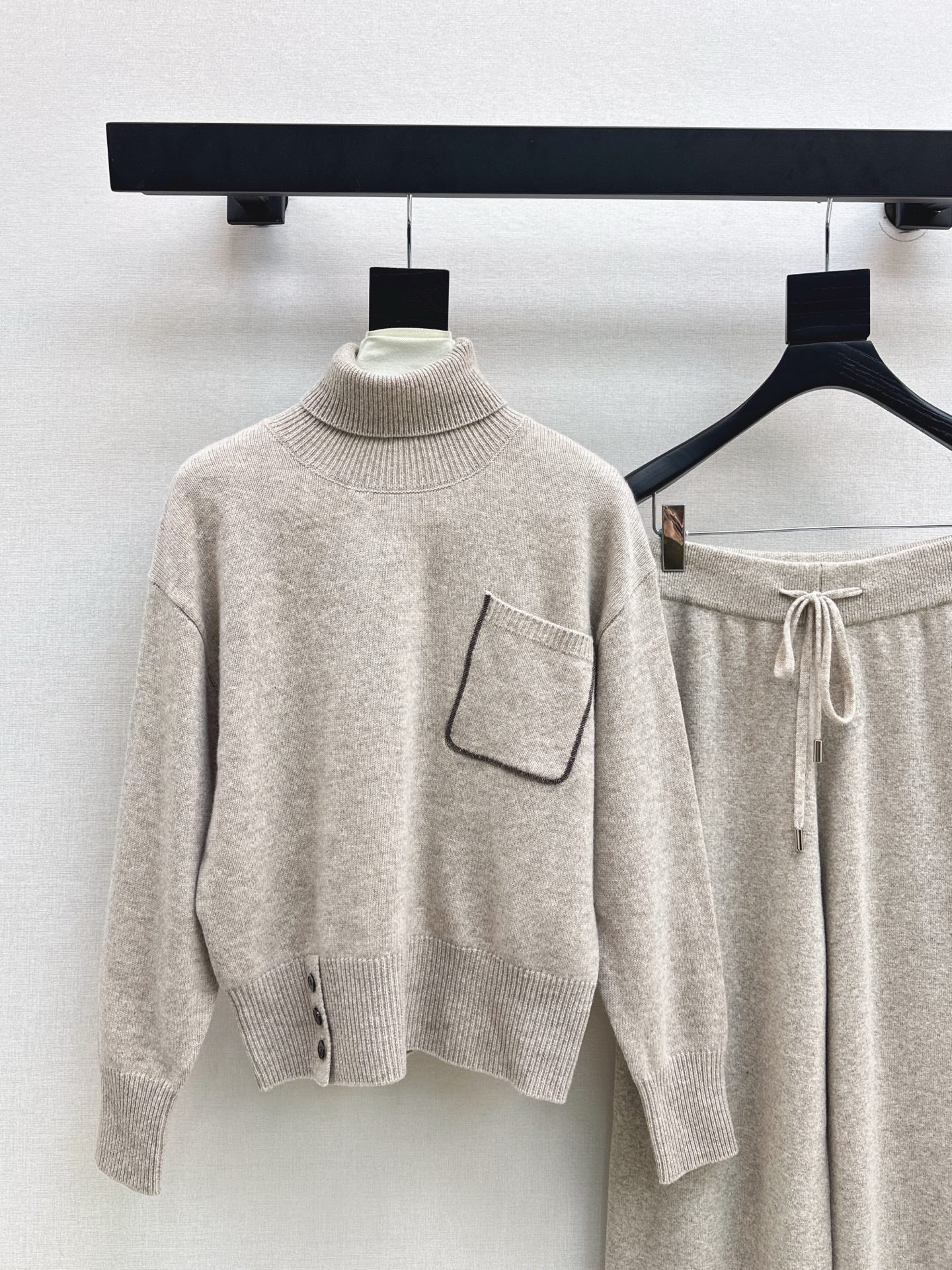 Burne NEW knitted suit