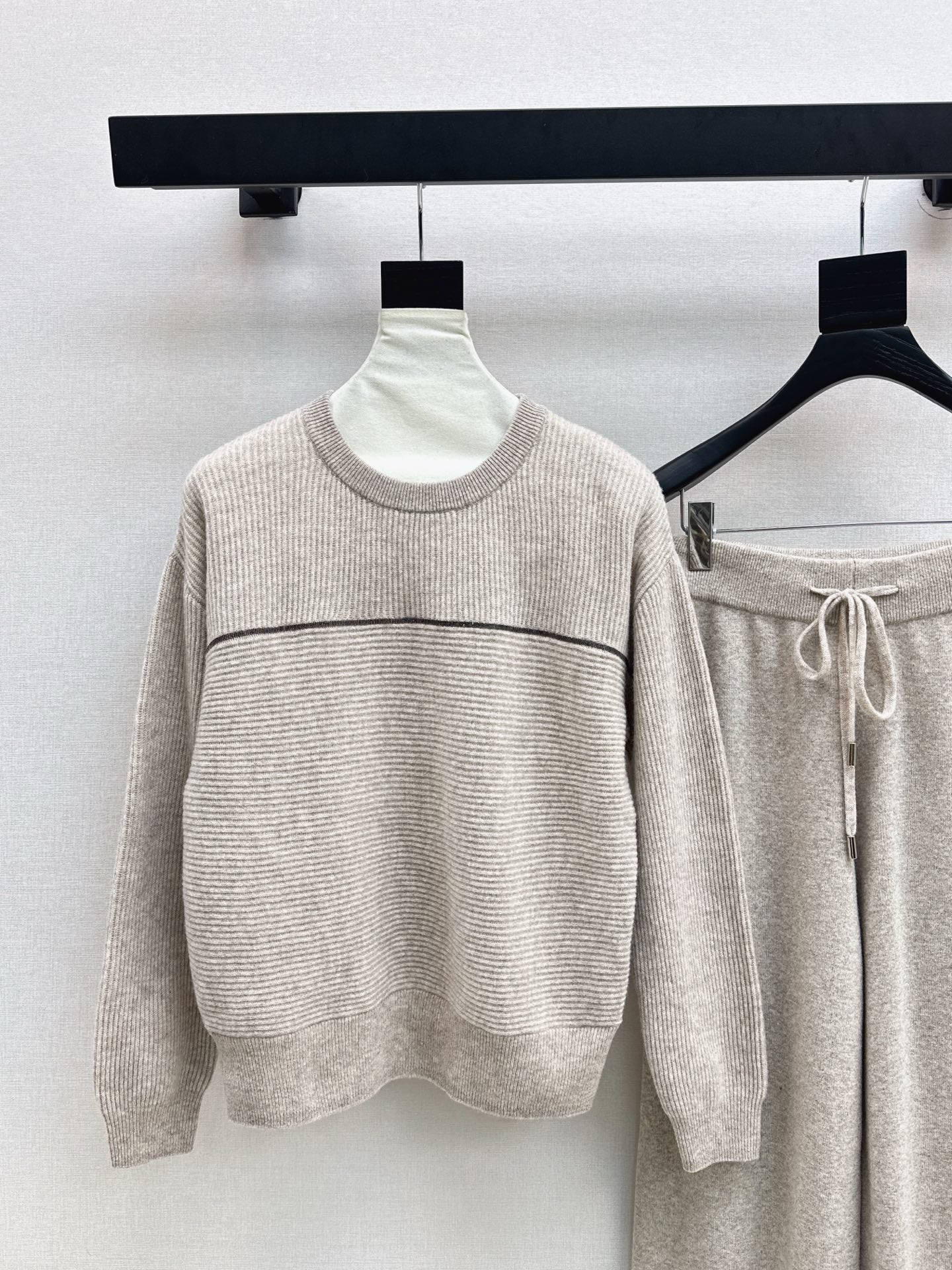 Burne NEW knitted suit