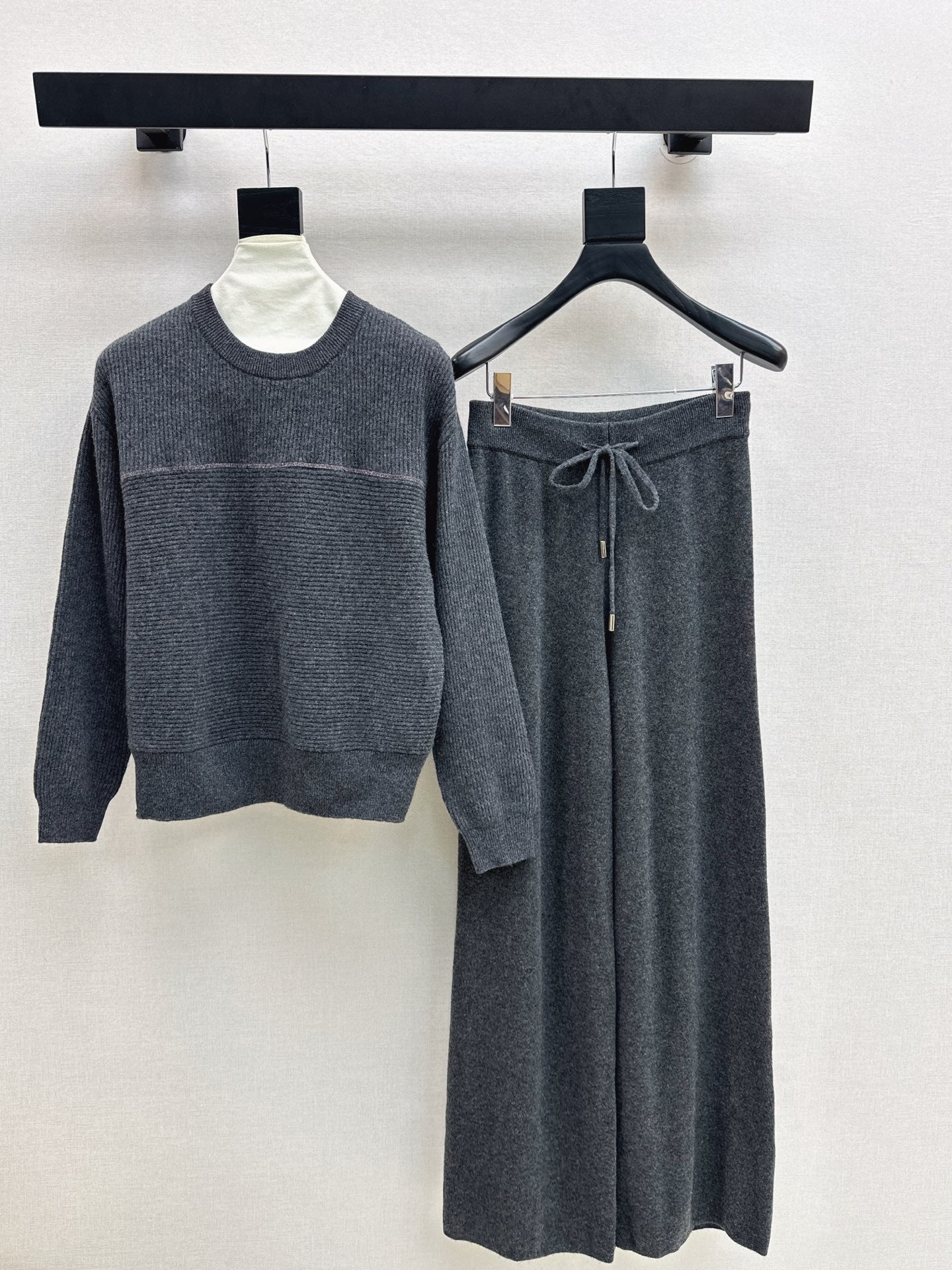 Burne NEW knitted suit