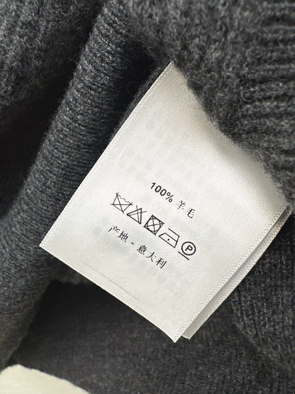 Burne NEW knitted suit