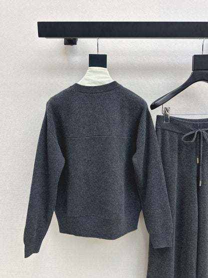 Burne NEW knitted suit