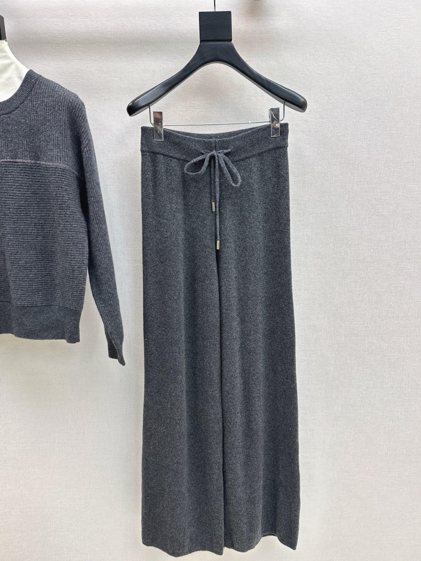 Burne NEW knitted suit