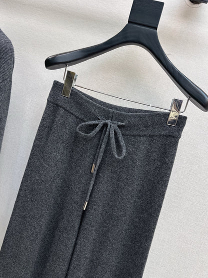 Burne NEW knitted suit