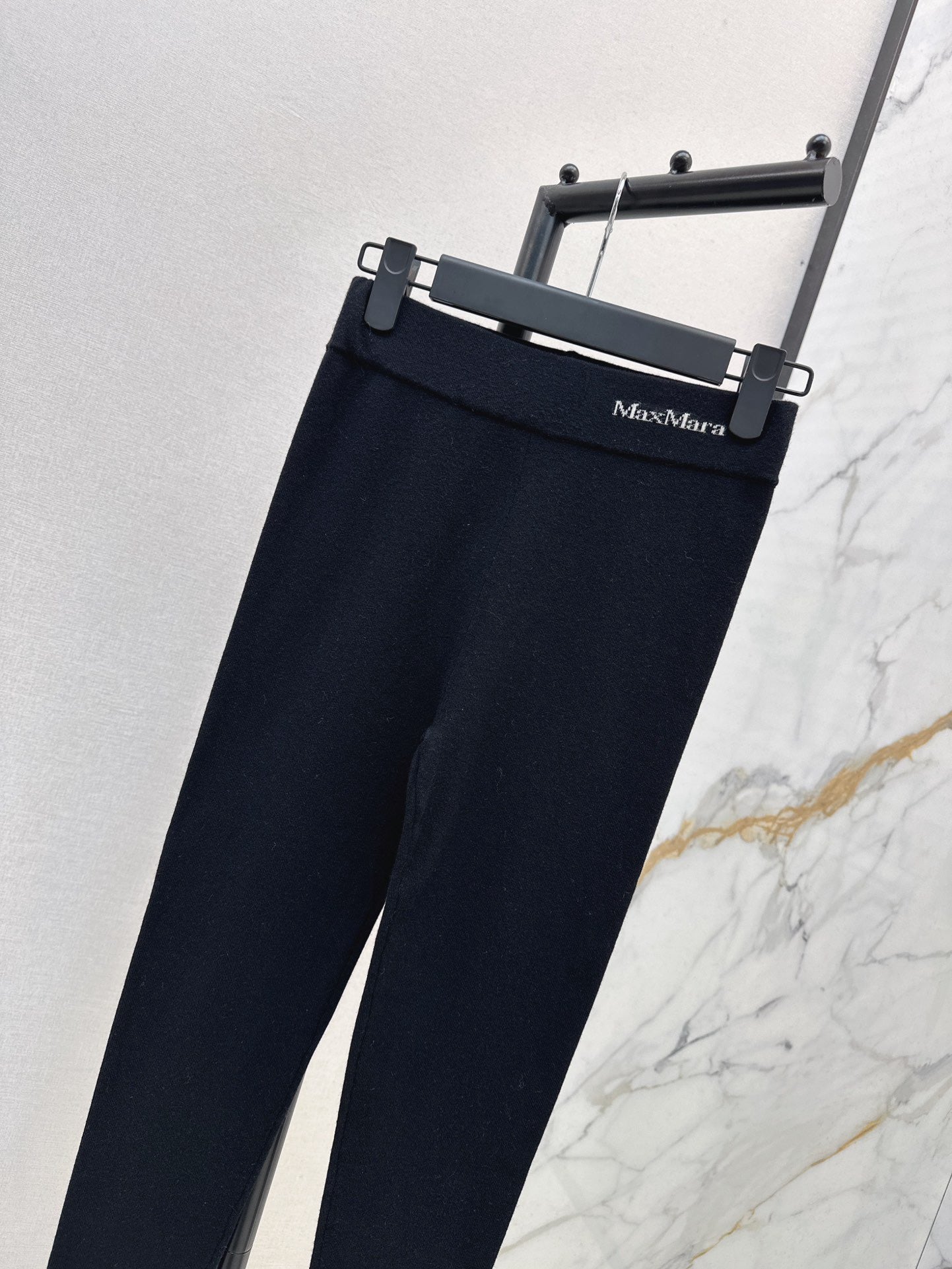 Max NEW Knitted leggings