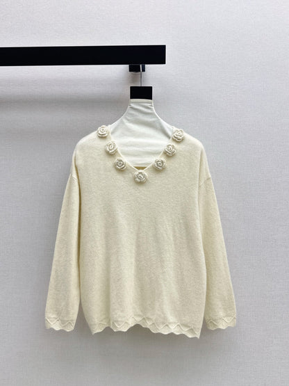 Chan NEW V-neck sweater