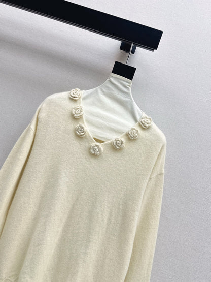 Chan NEW V-neck sweater
