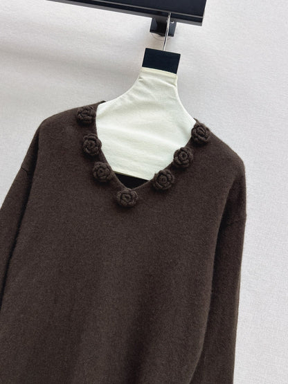 Chan NEW V-neck sweater