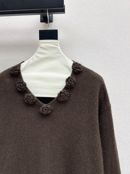 Chan NEW V-neck sweater