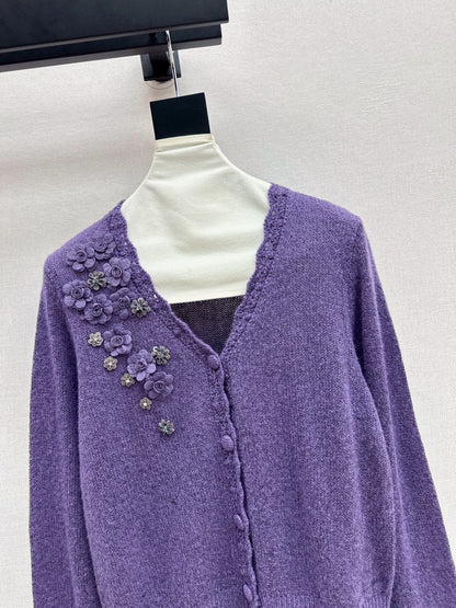 Chan NEW V-neck sweater