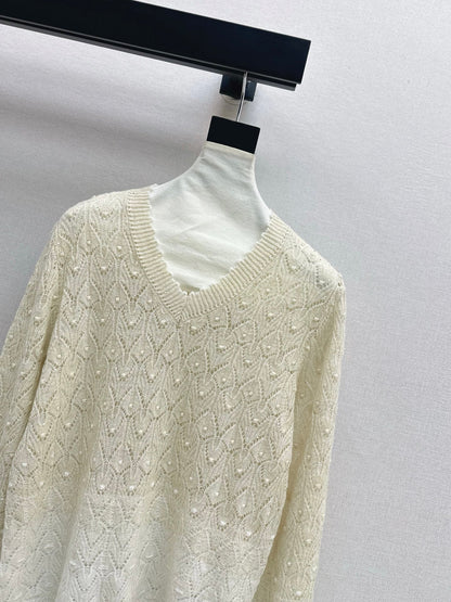 Chan NEW V-neck sweater