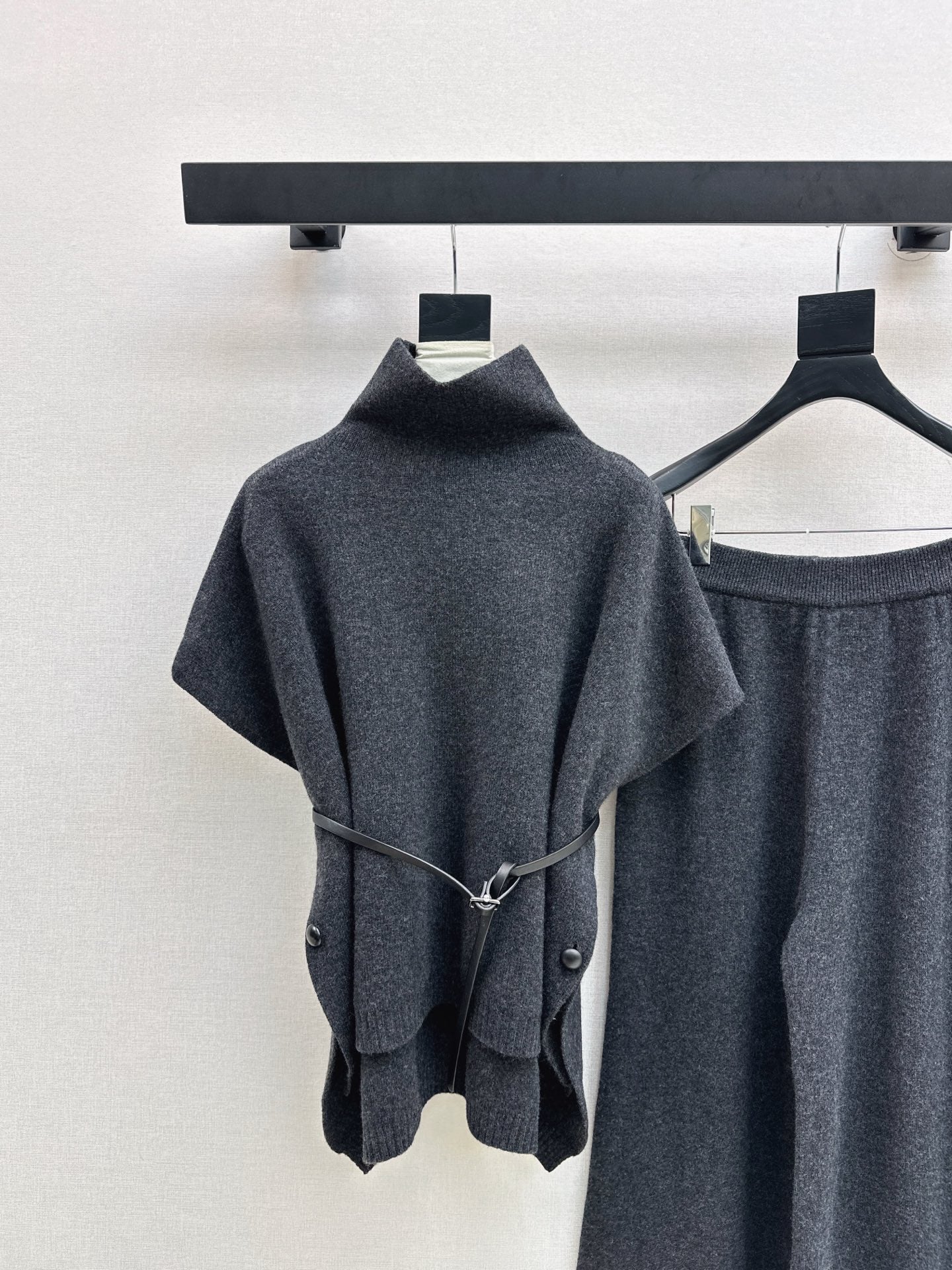 Loro NEW knitted suit