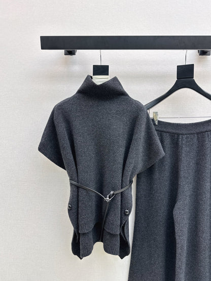 Loro NEW knitted suit