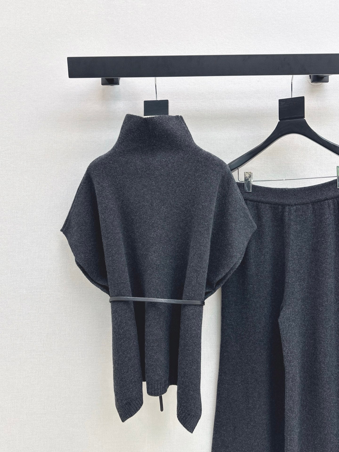 Loro NEW knitted suit