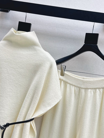 Loro NEW knitted suit