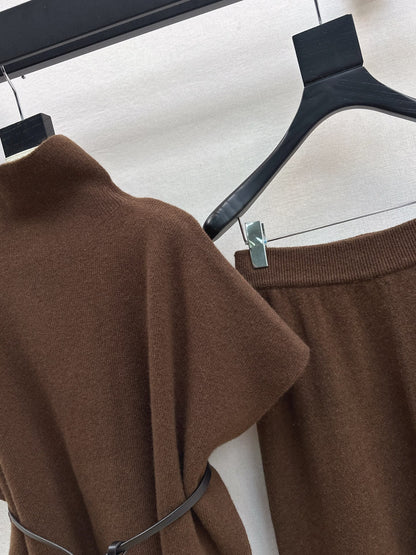 Loro NEW knitted suit