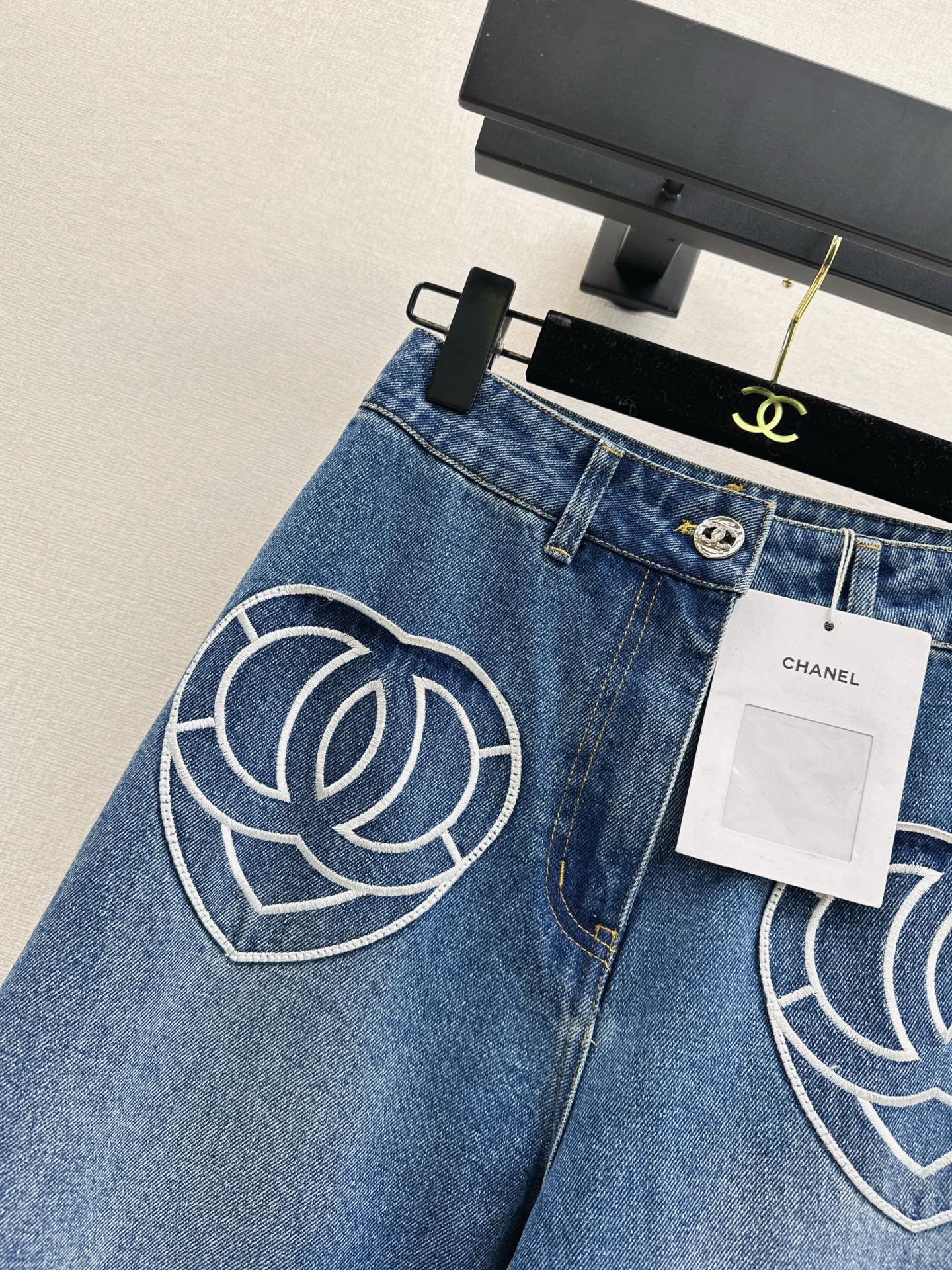 Chan NEW flared jeans