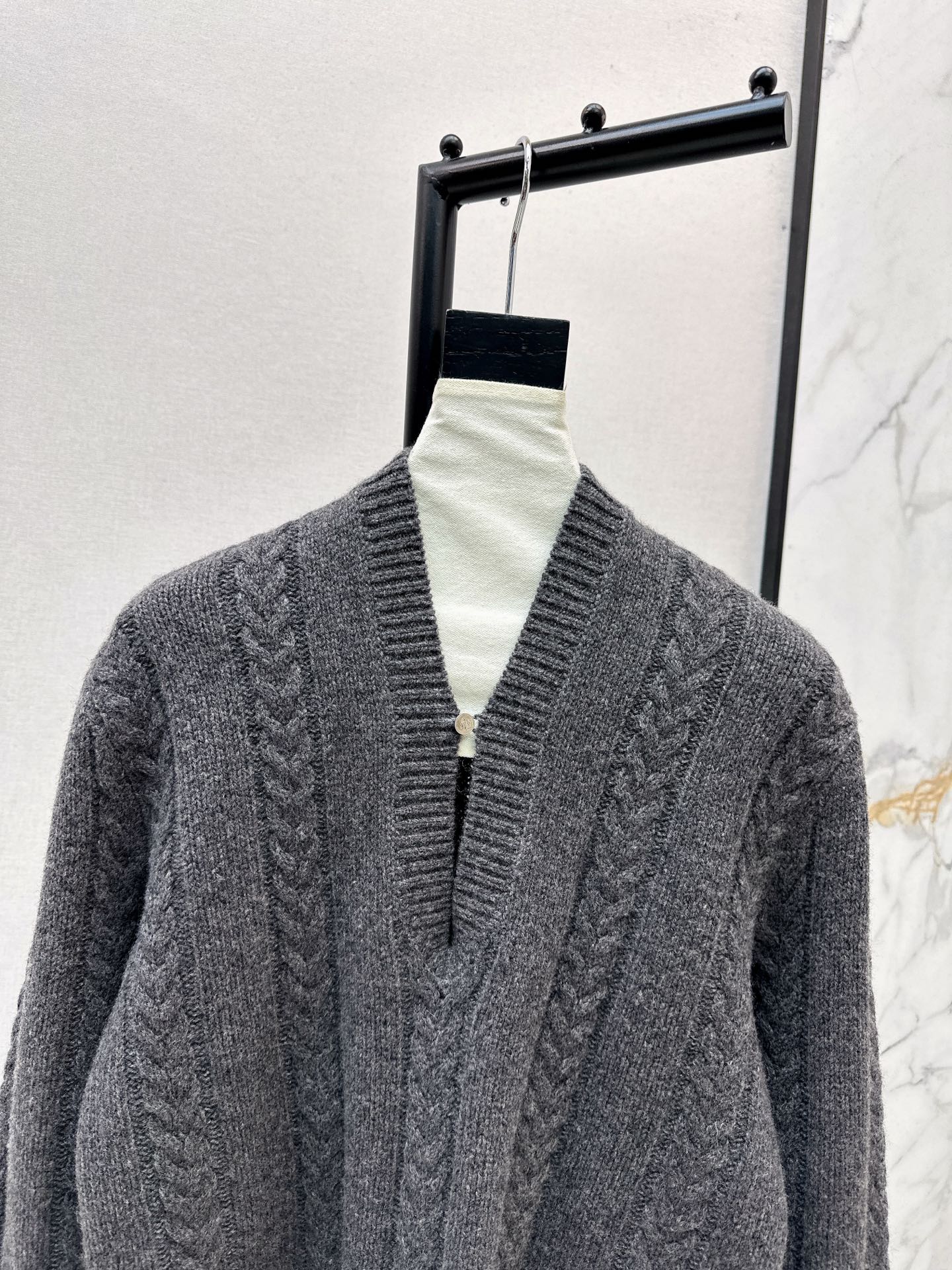 Loe NEW wool sweater