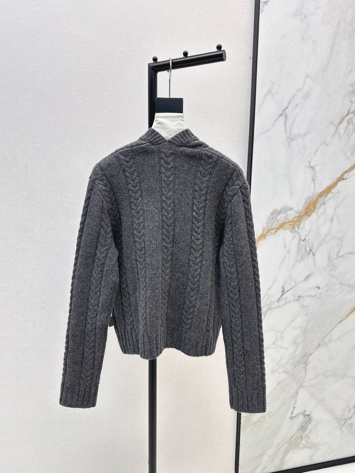 Loe NEW wool sweater