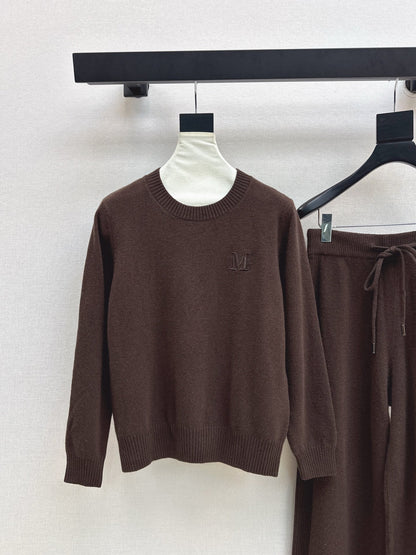 Max NEW knitted suit