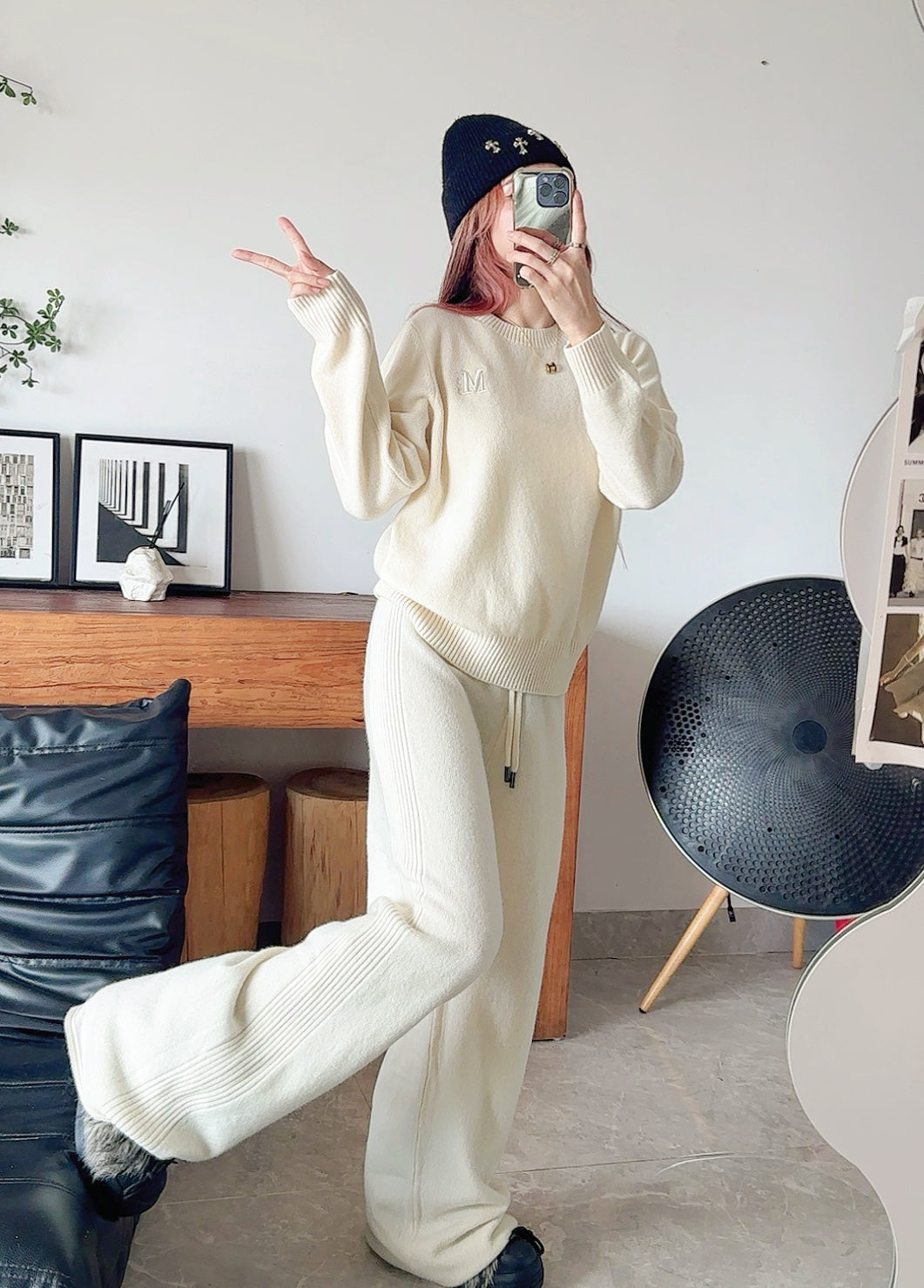 Max NEW knitted suit