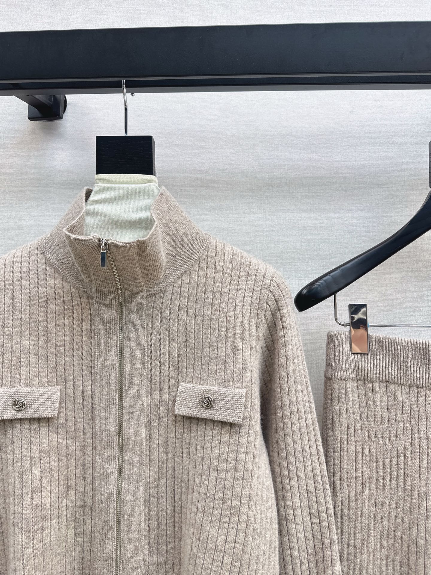 Loro NEW knitted suit