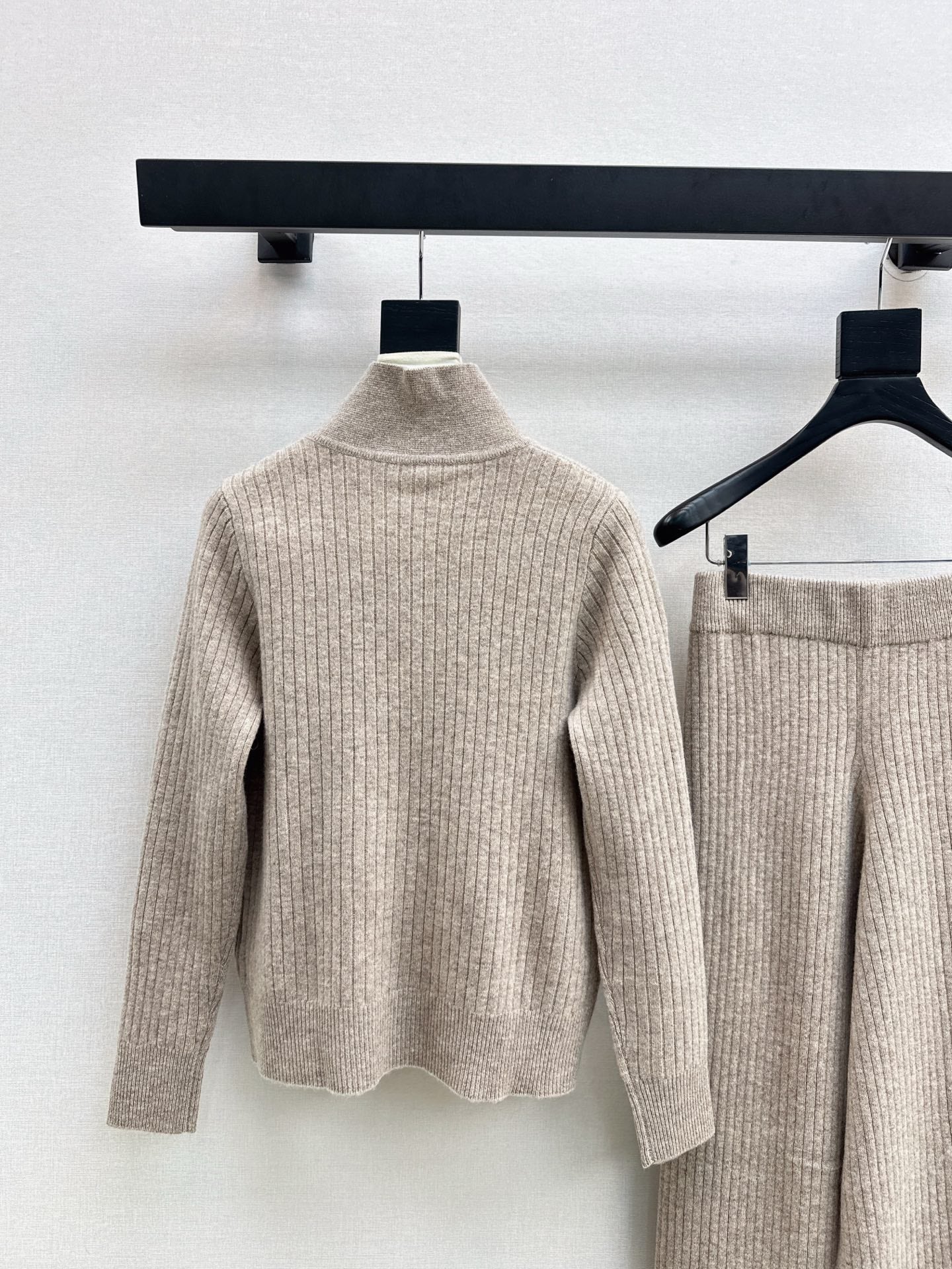 Loro NEW knitted suit