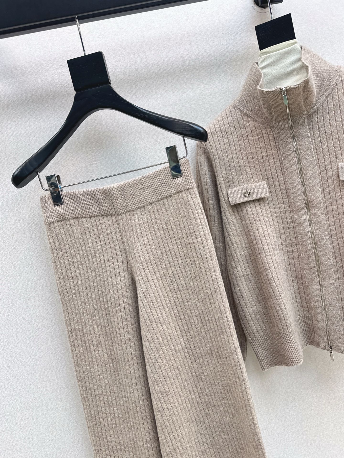 Loro NEW knitted suit