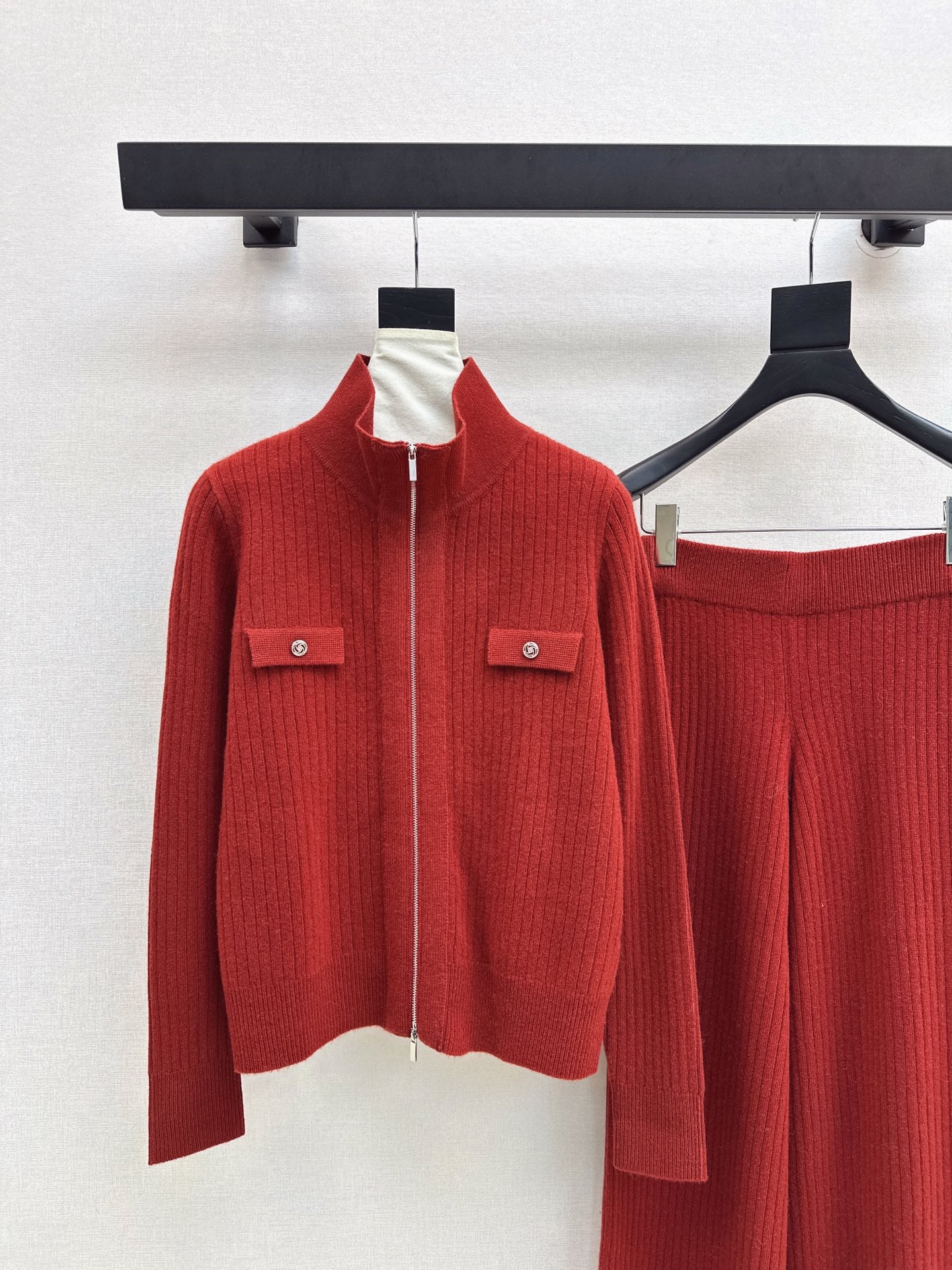 Loro NEW knitted suit