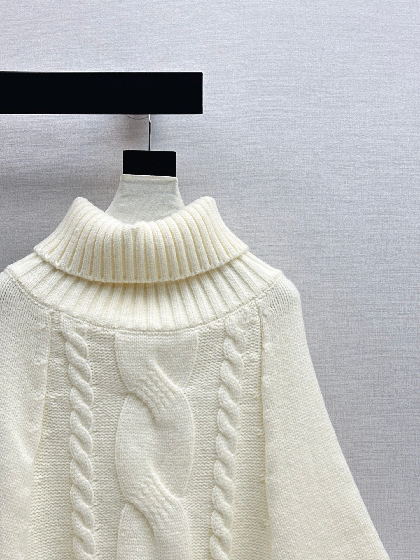 Fend NEW Turtleneck sweater