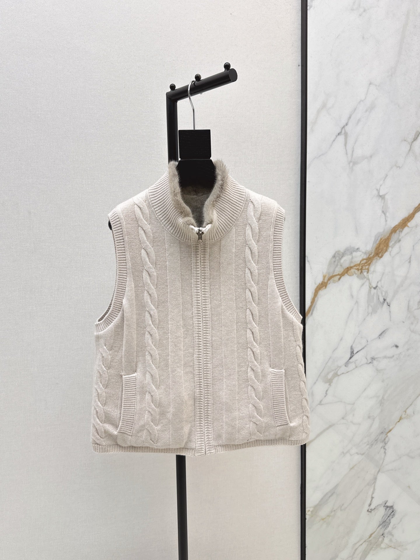 Loro NEW Reversible vest