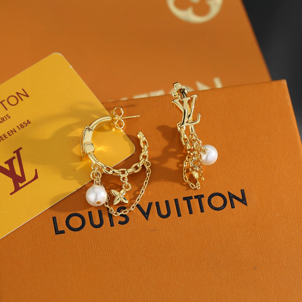Louis New Pearl earrings