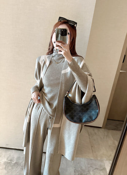 Max NEW knitted suit