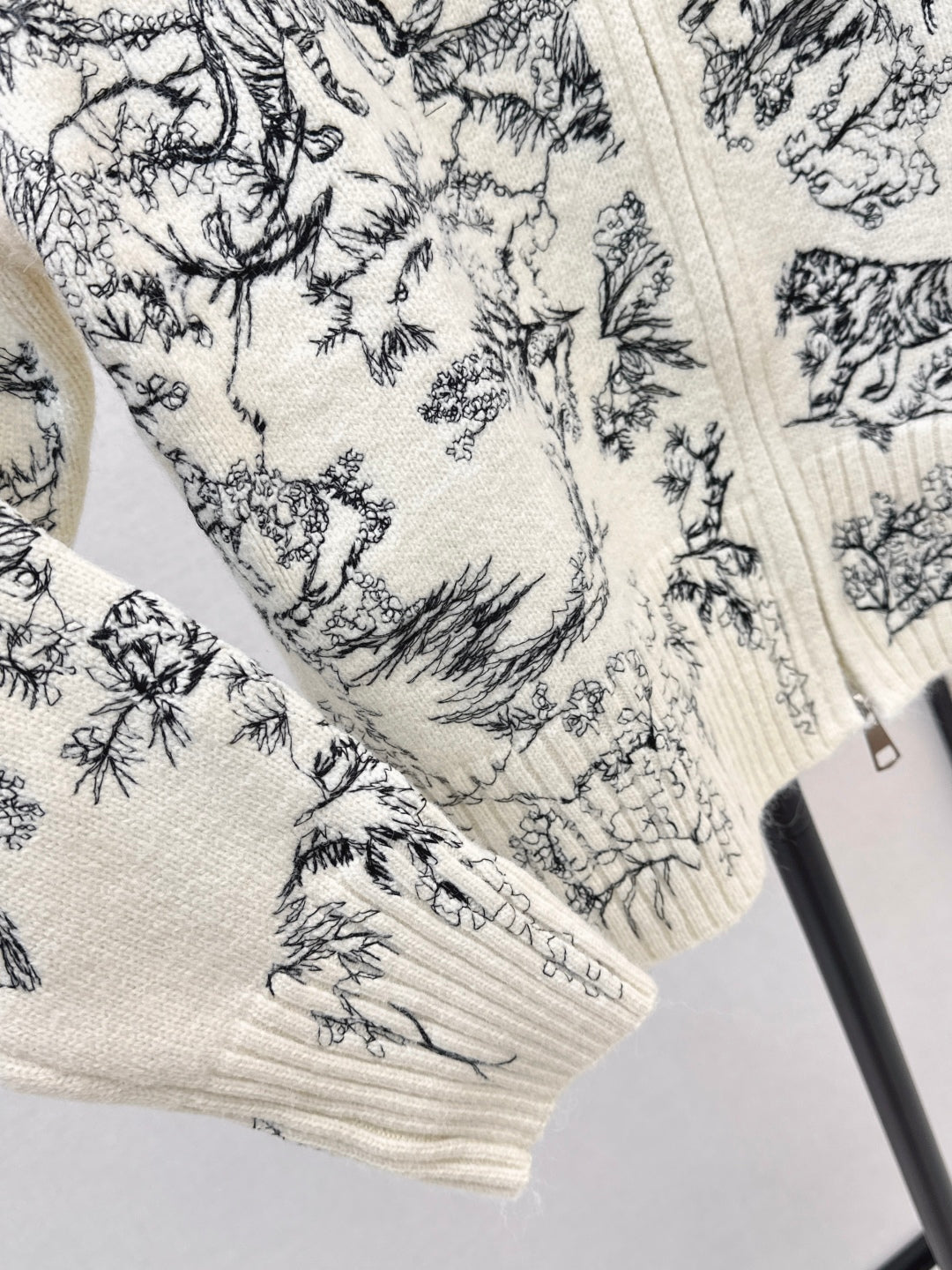 CD NEW Knitted zip-up jacket