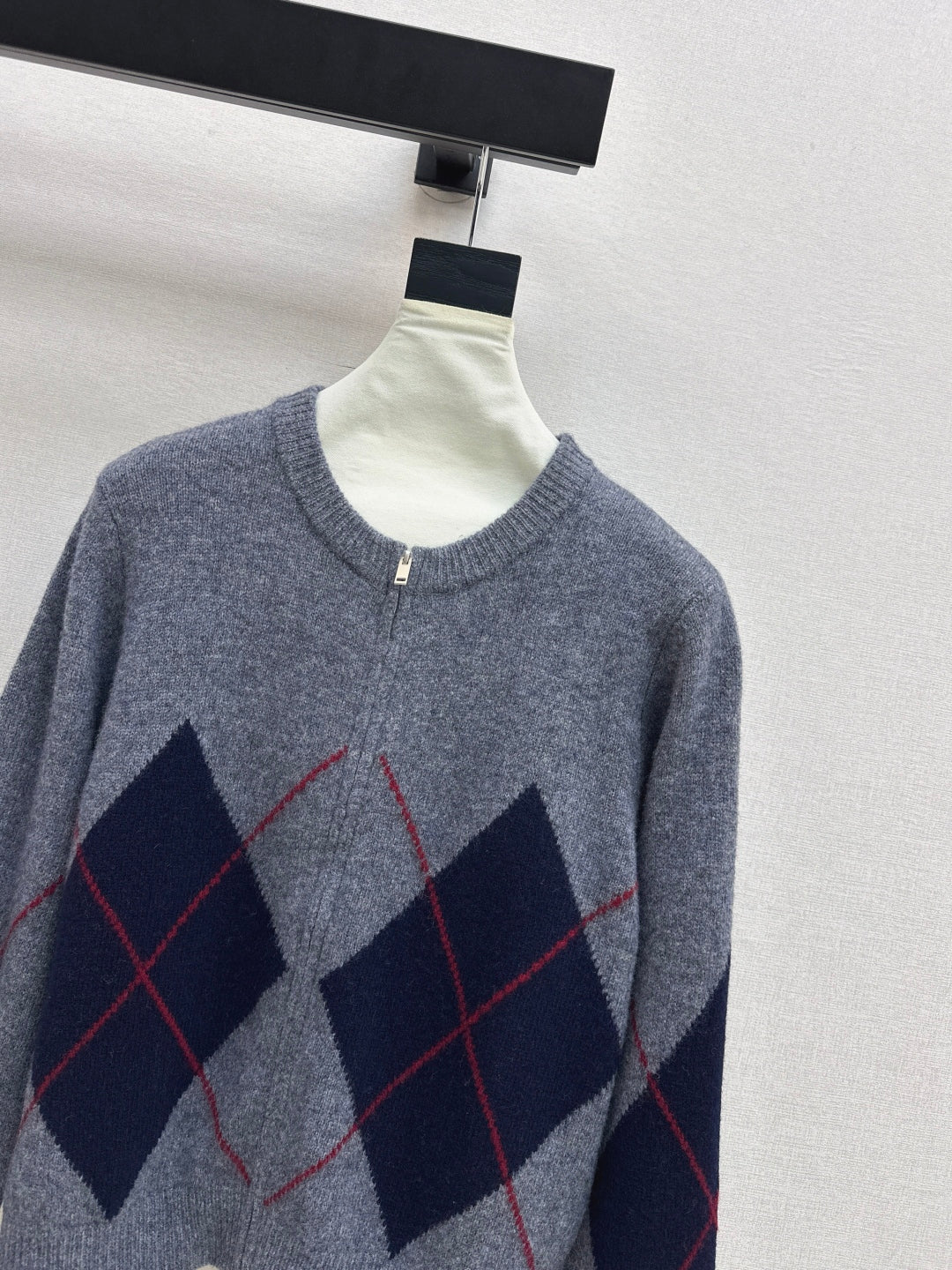 Ral NEW Round-neck cardigan