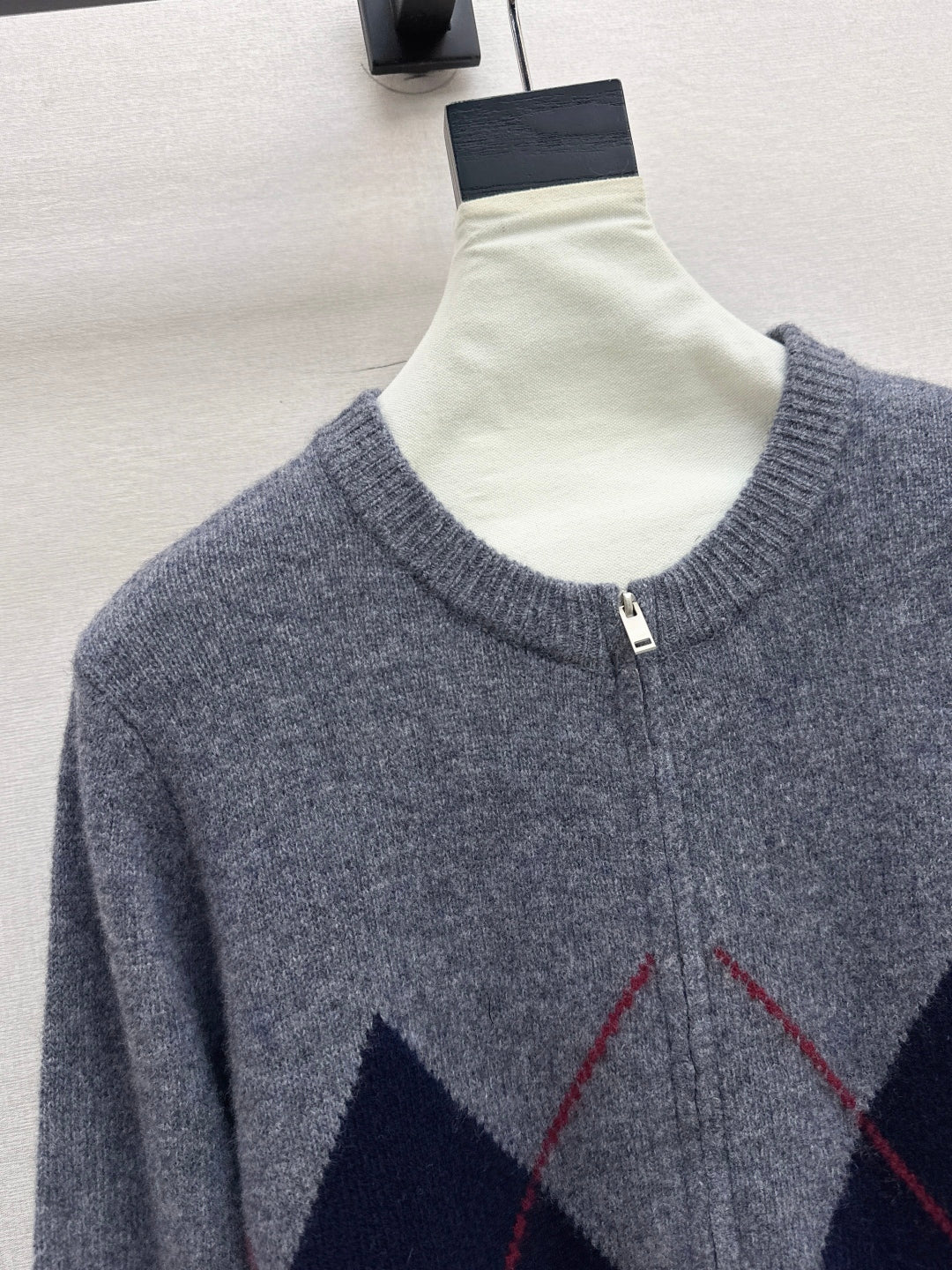 Ral NEW Round-neck cardigan