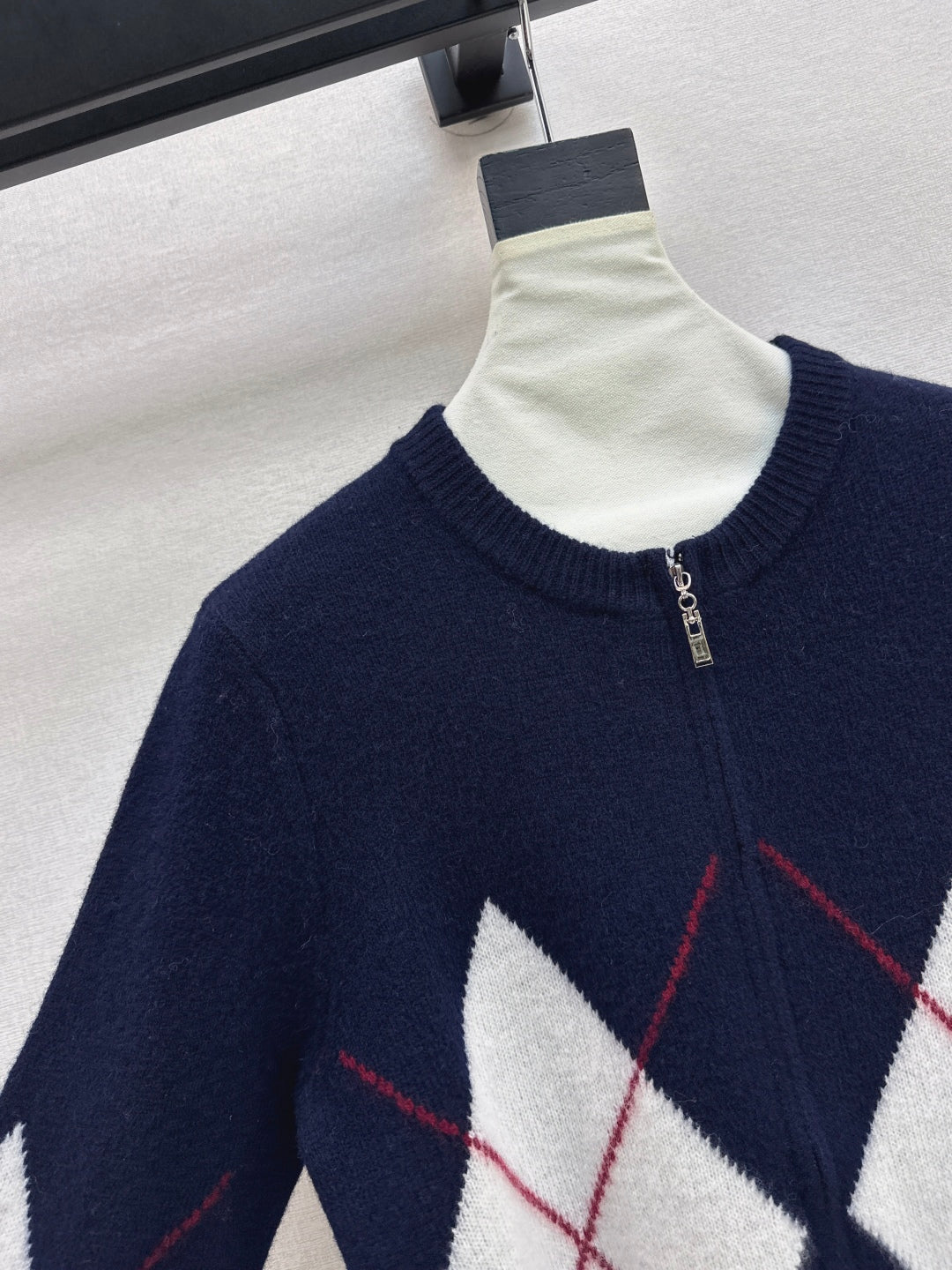 Ral NEW Round-neck cardigan