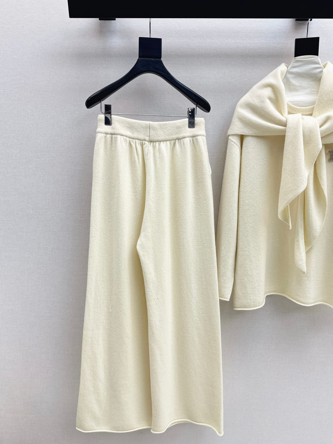 Max NEW Wool three-piece set