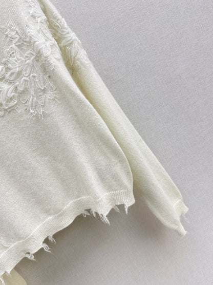 Es NEW Crew neck sweater