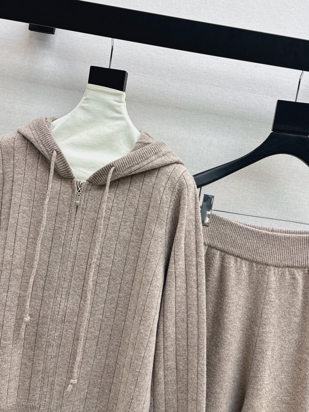 Loro NEW knitted suit