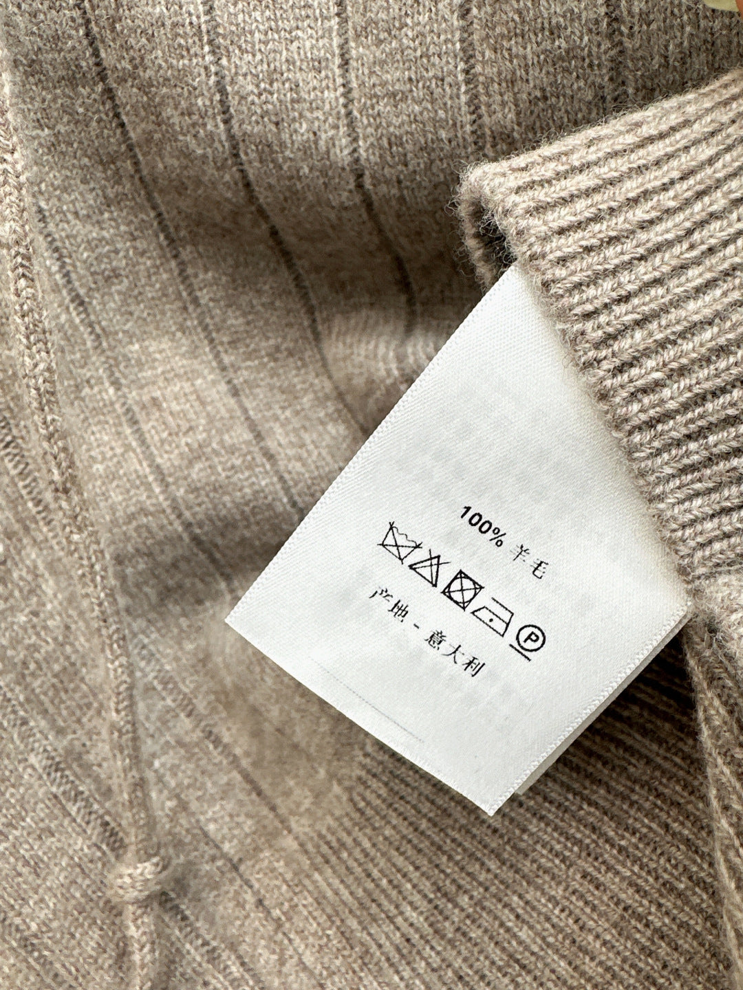 Loro NEW knitted suit