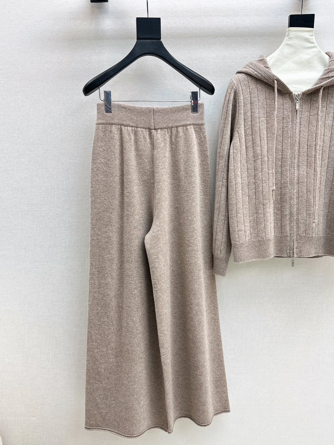 Loro NEW knitted suit