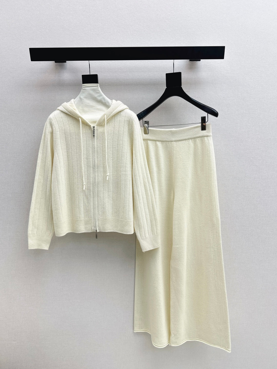 Loro NEW knitted suit