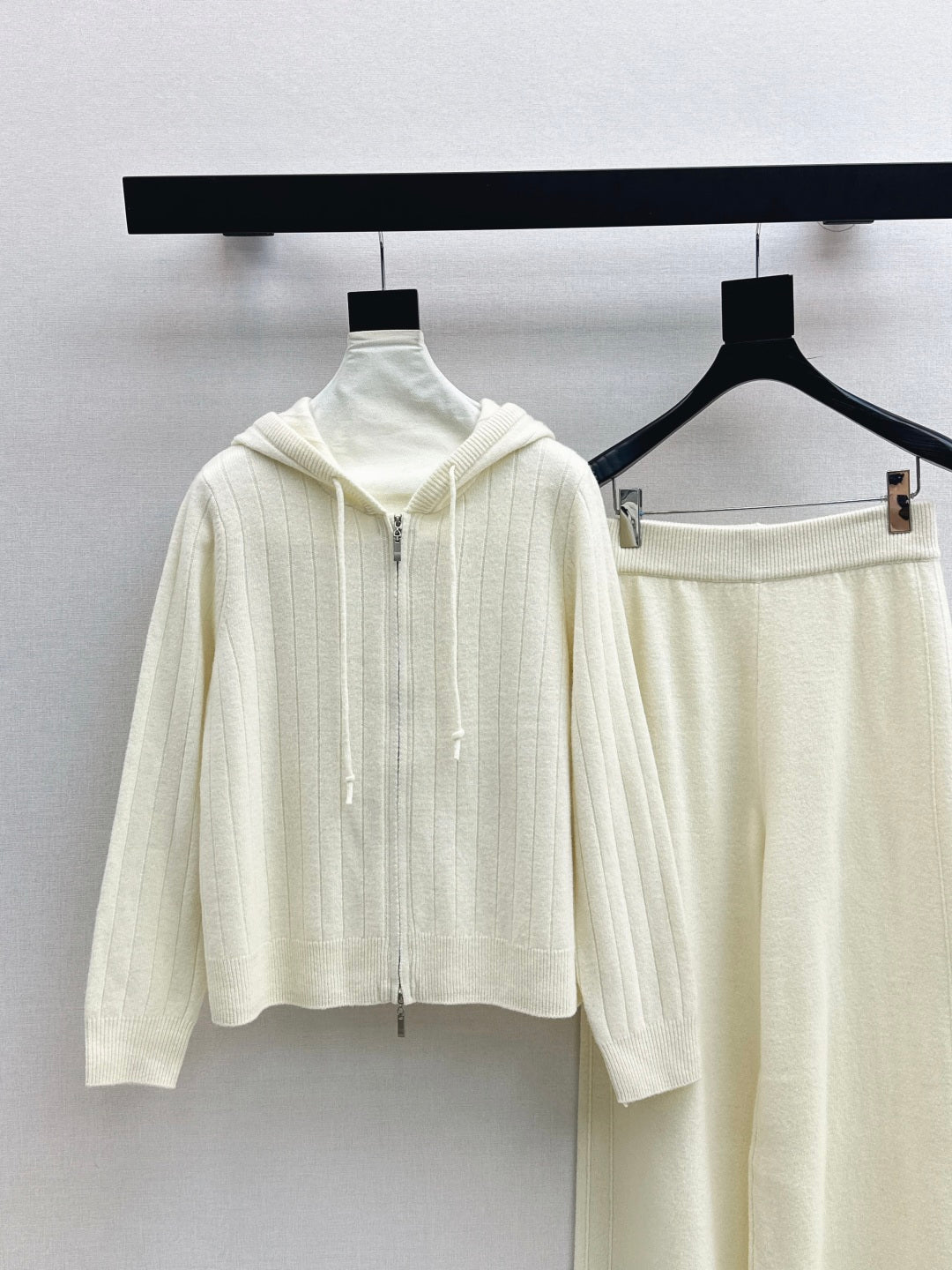 Loro NEW knitted suit