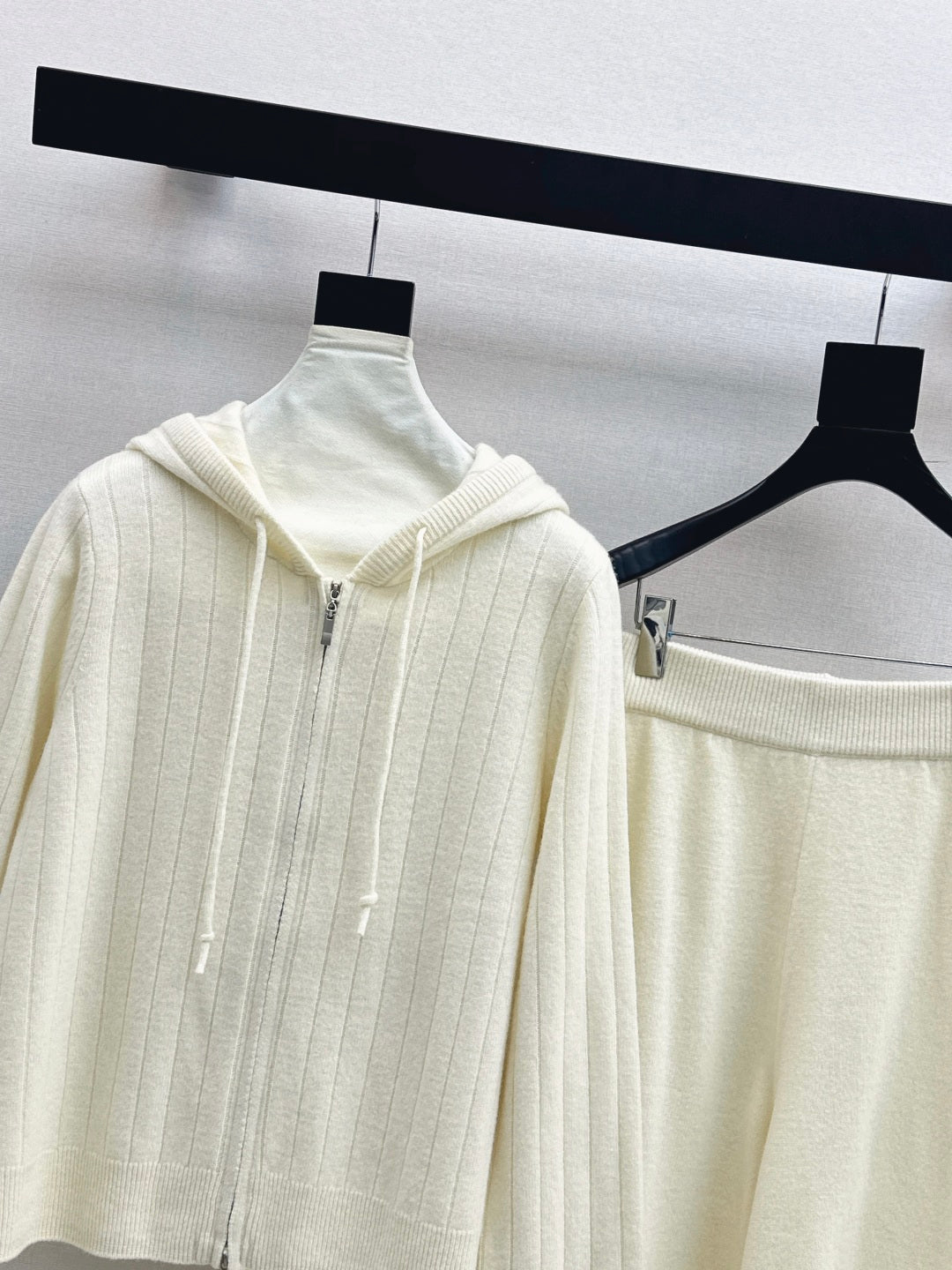 Loro NEW knitted suit