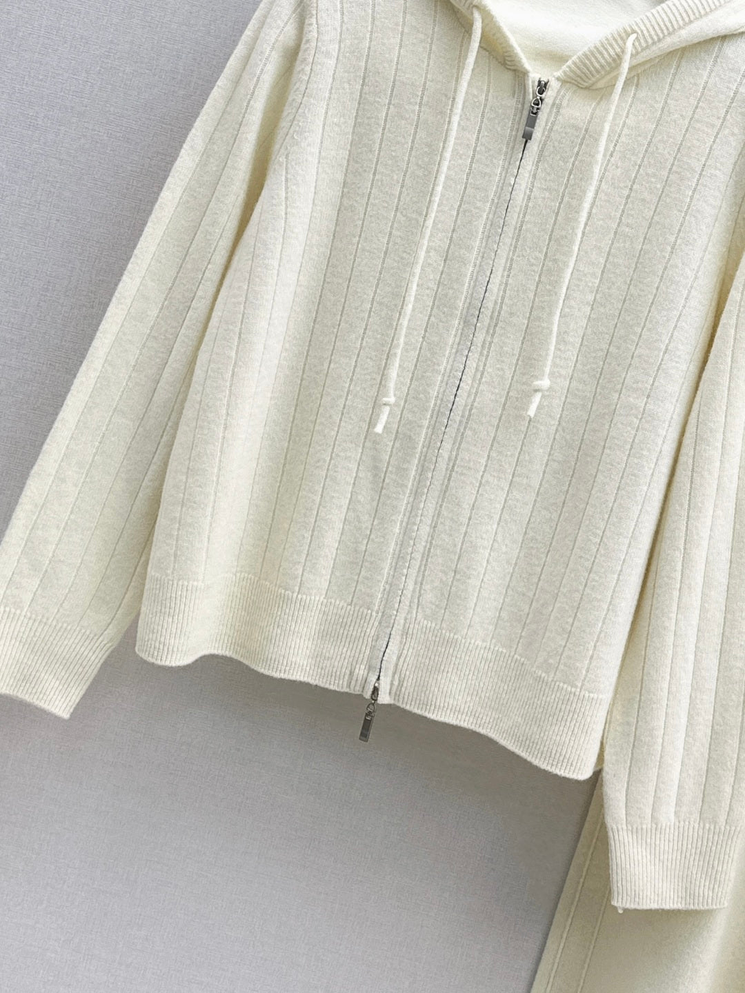 Loro NEW knitted suit